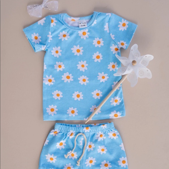 NWT Daisy Shorts Set 12 Months - Picture 5 of 7